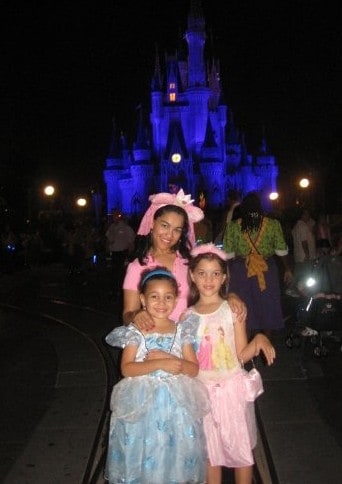 Elayna Fernandez on MOMtivation, the positive mom blog - Disney Magic Moments