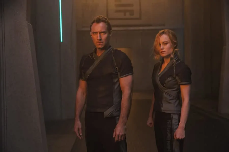 Marvel Studios' CAPTAIN MARVEL..L to R: Leader of Starforce (Jude Law) and Carol Danvers/Captain Marvel (Brie Larson)..Photo: Chuck Zlotnick..©Marvel Studios 2019