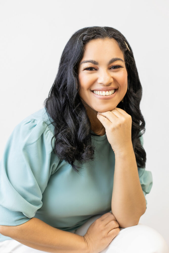Elayna Fernandez ~ Founder of the Positive MOM - Latina Speaker and Influencer, mom entrepreneur, bestselling author